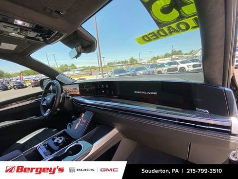 Used 2025 Cadillac Escalade V AWD/4WD image 32