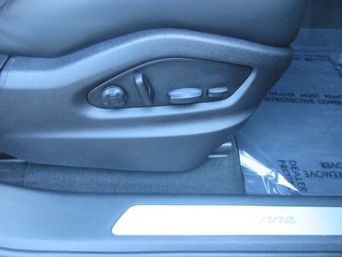 Used 2023 Porsche Cayenne image 26