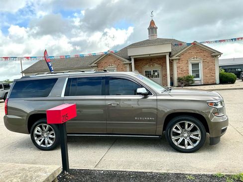 Used 2016 Chevrolet Suburban LTZ AWD/4WD image 4