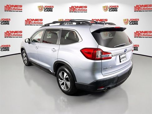 Used 2019 Subaru Ascent Premium image 2