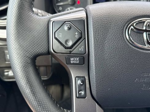 Used 2022 Toyota Tacoma TRD Off-Road image 9