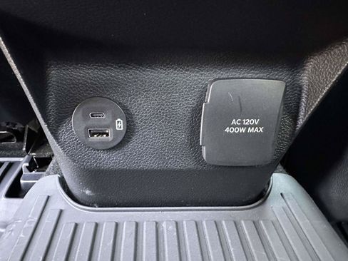 Used 2025 Ford Ranger Lariat w/ Advanced Towing Package AWD/4WD image 17