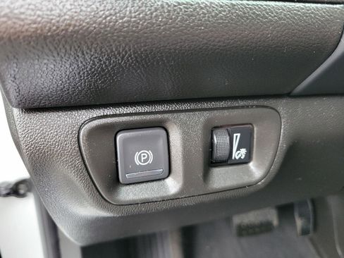 Used 2023 GMC Acadia SLE w/ Driver Convenience Package FWD image 12
