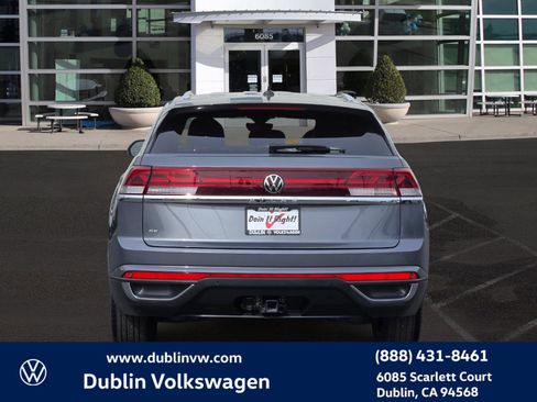 Used 2024 Volkswagen Atlas Cross Sport SE image 5