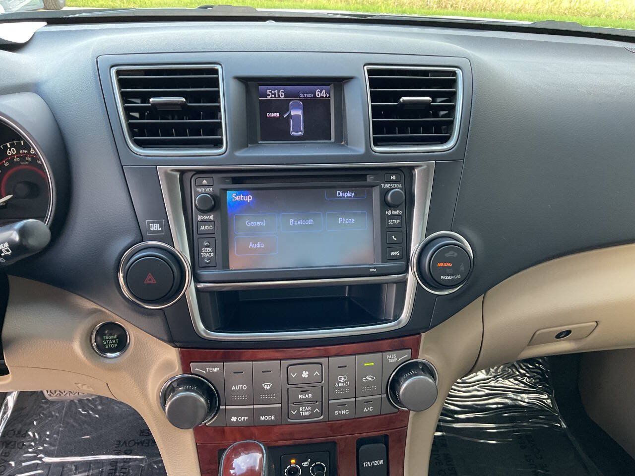 Used 2013 Toyota Highlander Limited AWD/4WD image 23