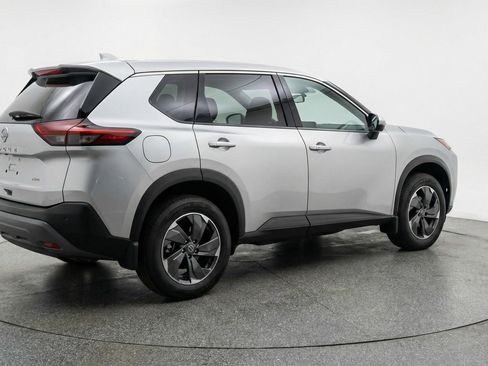 Used 2025 Nissan Rogue SV AWD/4WD image 9