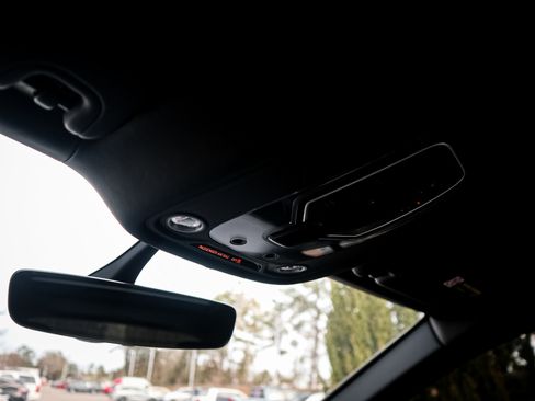 Used 2019 Bentley Bentayga image 27