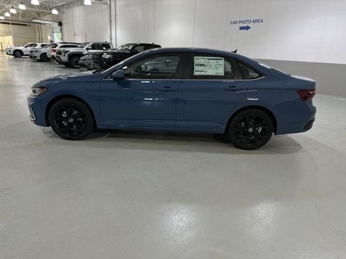 New 2026 Volkswagen Jetta SE FWD image 5