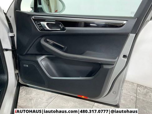 Used 2020 Porsche Macan Base w/ Premium Package Plus image 35