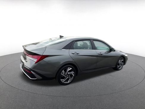 Used 2025 Hyundai Elantra Limited image 15