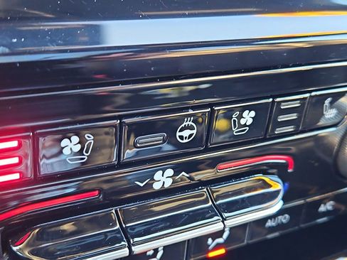 Used 2023 Jeep Grand Cherokee Overland image 23