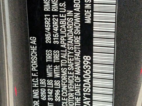 Used 2025 Porsche Cayenne image 28