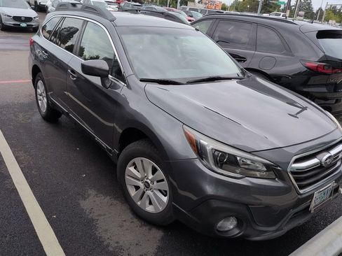Used 2018 Subaru Outback 2.5i Premium w/ Popular Package #1 AWD/4WD image 2
