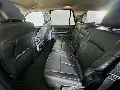 Used 2024 Ford Expedition XLT image 28
