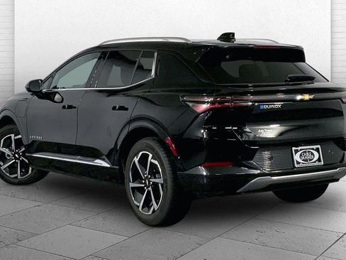 Used 2025 Chevrolet Equinox EV LT image 11