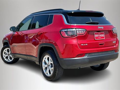 Used 2025 Jeep Compass Latitude image 4