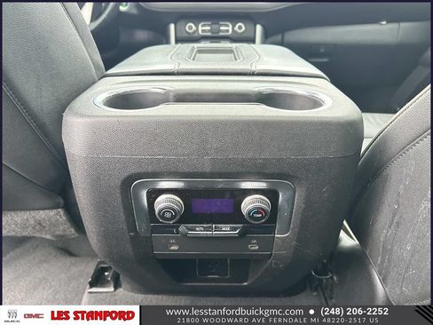 Used 2023 GMC Yukon XL SLT AWD/4WD image 17