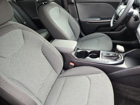 New 2025 Kia K4 LXS image 10