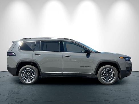 New 2026 Jeep Cherokee Laredo image 3