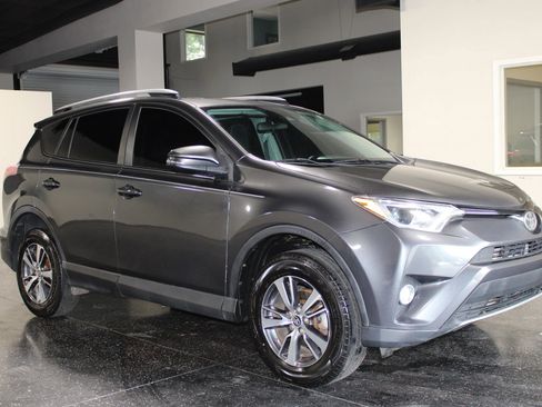 Used 2017 Toyota RAV4 XLE FWD image 2