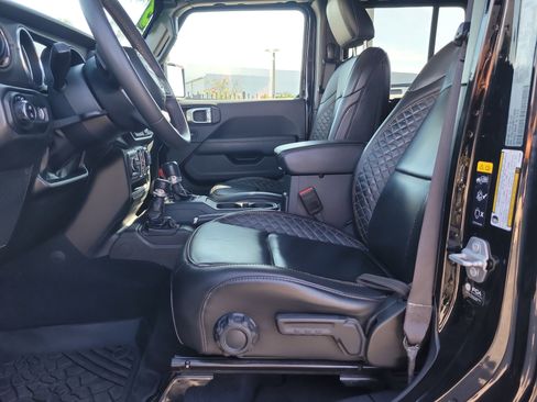 Used 2023 Jeep Gladiator Overland image 15