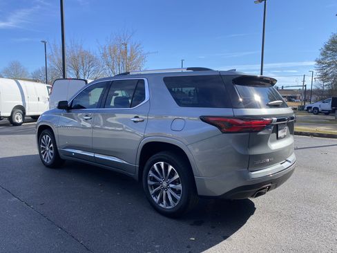 Used 2023 Chevrolet Traverse Premier image 7