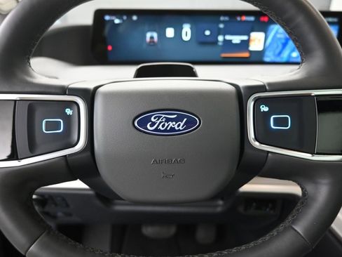 Used 2025 Ford Expedition Active image 24