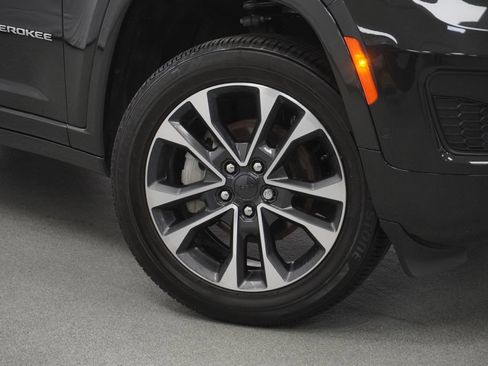 Used 2024 Jeep Grand Cherokee Overland w/ Adv Protech Group III AWD/4WD image 4