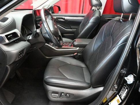 Certified 2021 Toyota Highlander Platinum image 2
