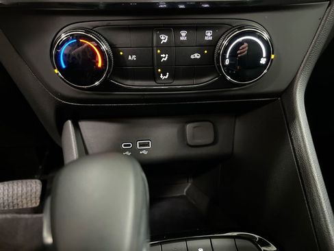 Used 2024 Buick Encore GX Preferred FWD image 16