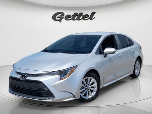 Certified 2025 Toyota Corolla LE w/ LE Premium Package FWD image 1