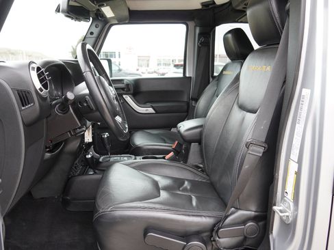 Used 2015 Jeep Wrangler Unlimited Sahara w/ Connectivity Group image 19