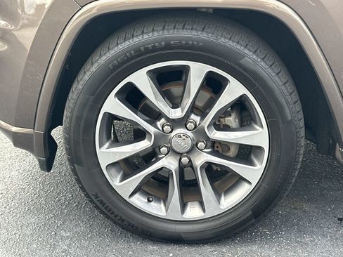 Used 2017 Jeep Grand Cherokee Overland AWD/4WD image 13