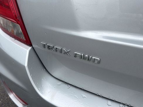 Used 2022 Chevrolet Trax LT w/ LT Convenience Package image 5