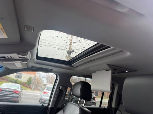 Used 2018 GMC Yukon XL SLT w/ Premium Edition image 13