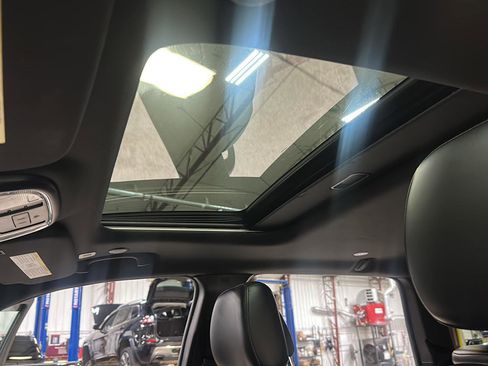 Used 2020 Jeep Grand Cherokee Altitude image 28