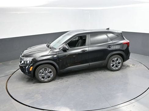 Used 2024 Kia Seltos LX AWD/4WD image 36