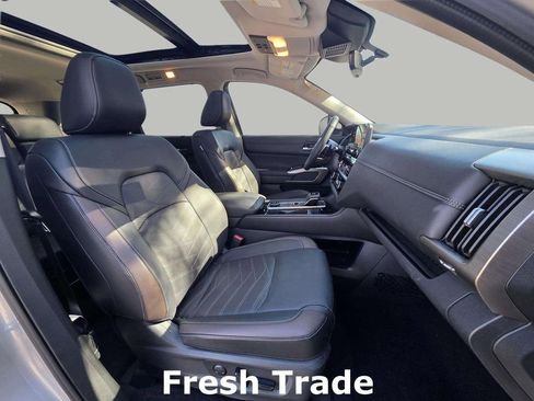 Used 2025 Nissan Pathfinder Platinum w/ Cargo Package image 12