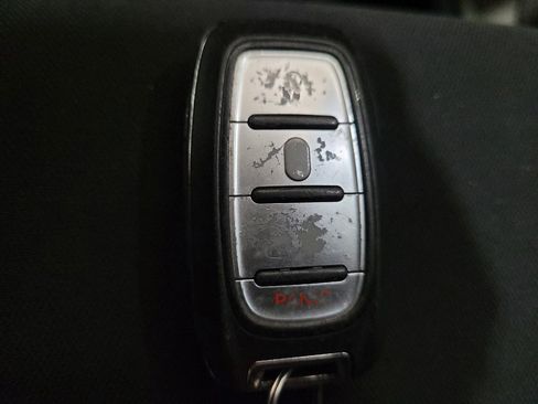 Used 2021 Chrysler Voyager LX FWD image 32