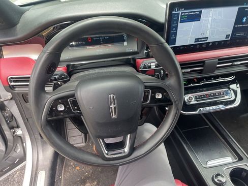 Used 2024 Lincoln Corsair Grand Touring image 7