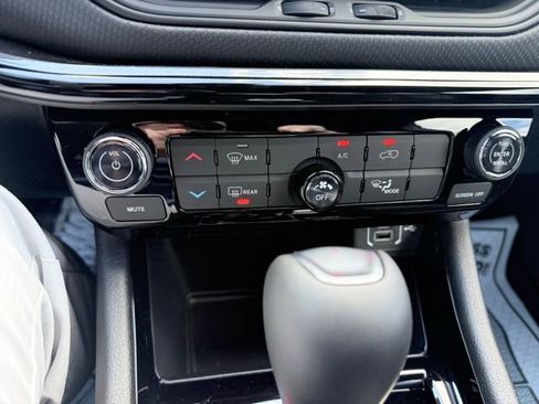 New 2026 Jeep Compass Latitude AWD/4WD image 15