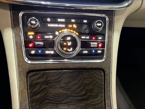 Used 2019 Lincoln Continental Select w/ Continental Climate Package image 15