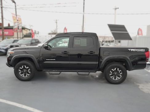 Certified 2016 Toyota Tacoma TRD Off-Road image 5