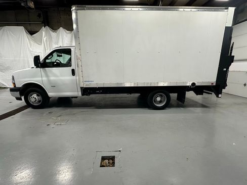 Used 2022 Chevrolet Express 3500 w/ Power Convenience Package image 4