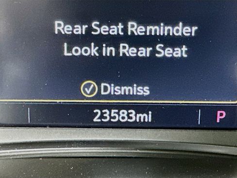 Used 2023 Chevrolet Traverse LT FWD image 19