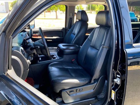 Used 2008 Chevrolet Suburban 2500 LT AWD/4WD image 7