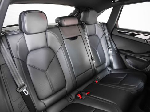 Certified 2022 Porsche Macan S image 6