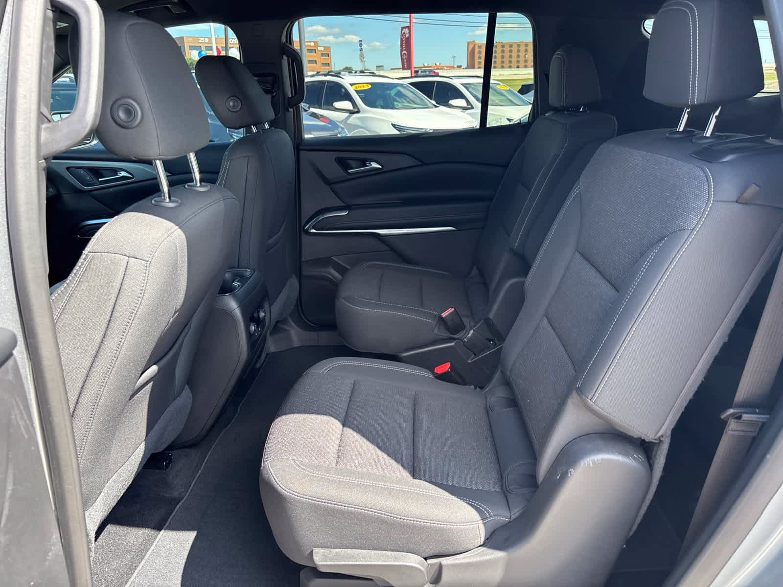 Used 2025 Chevrolet Traverse LT w/ Driver Confidence Package FWD image 17