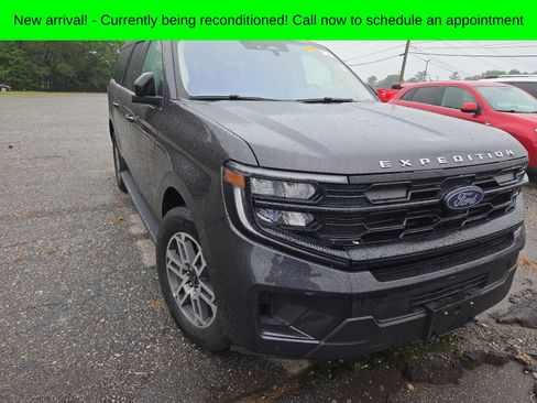 Used 2025 Ford Expedition Max Active RWD image 2