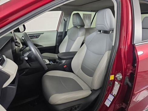 Used 2020 Toyota RAV4 XLE Premium AWD/4WD image 16